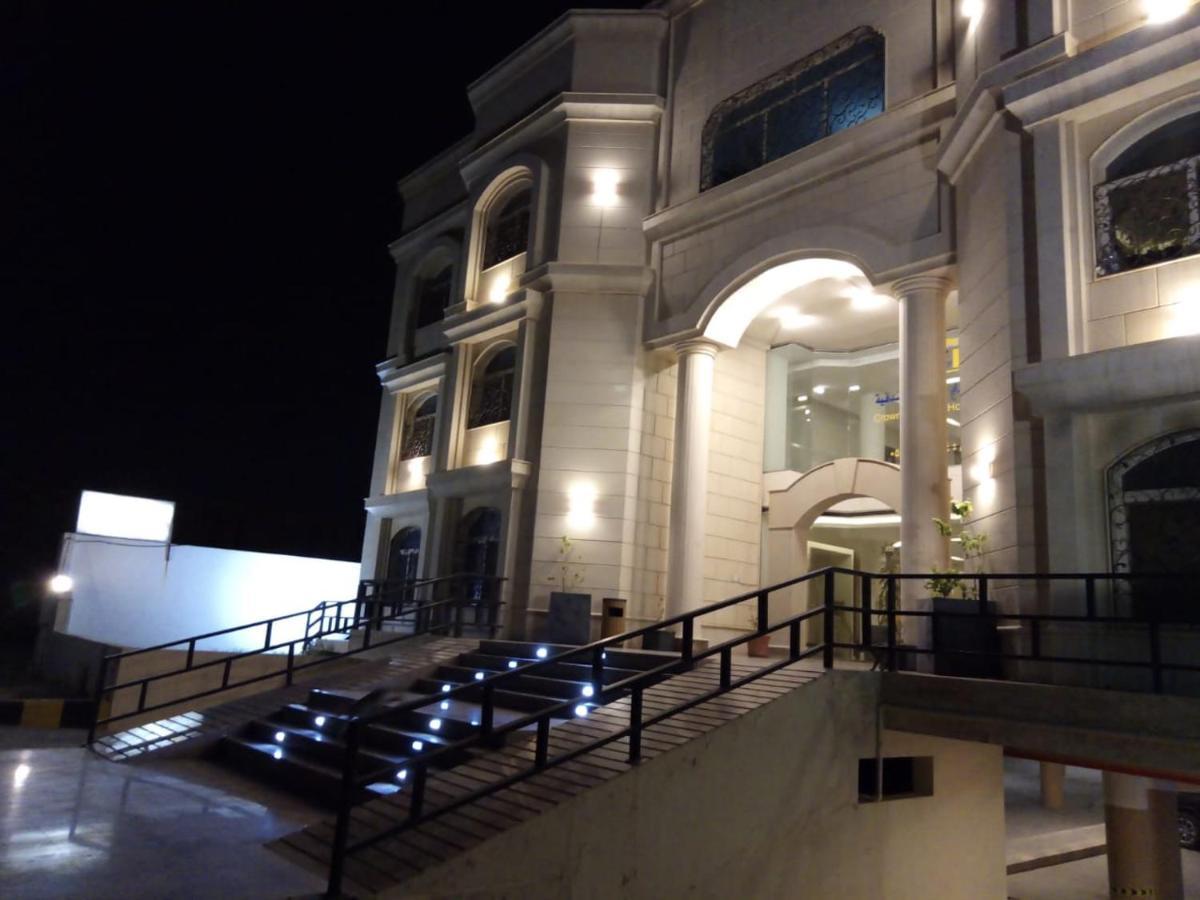 Crown Glory Suites Appart hôtel